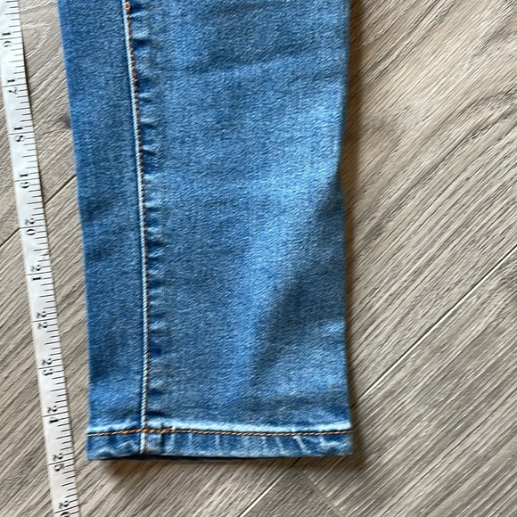 Max studio Ankle  Jeans with Rose hardware and embroidered pocket design. - Picture 8 of 9